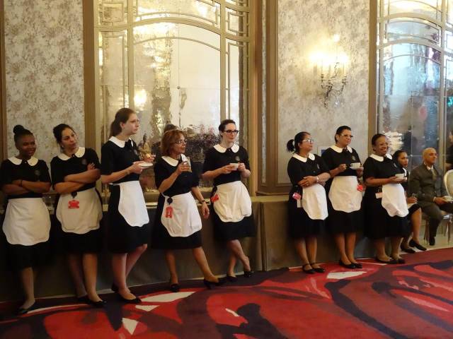 Pracując jako pokoj&oacute;wka musisz pogodzić się z obowiązującymi zasadami, w tymi dotyczącymi ubioru
