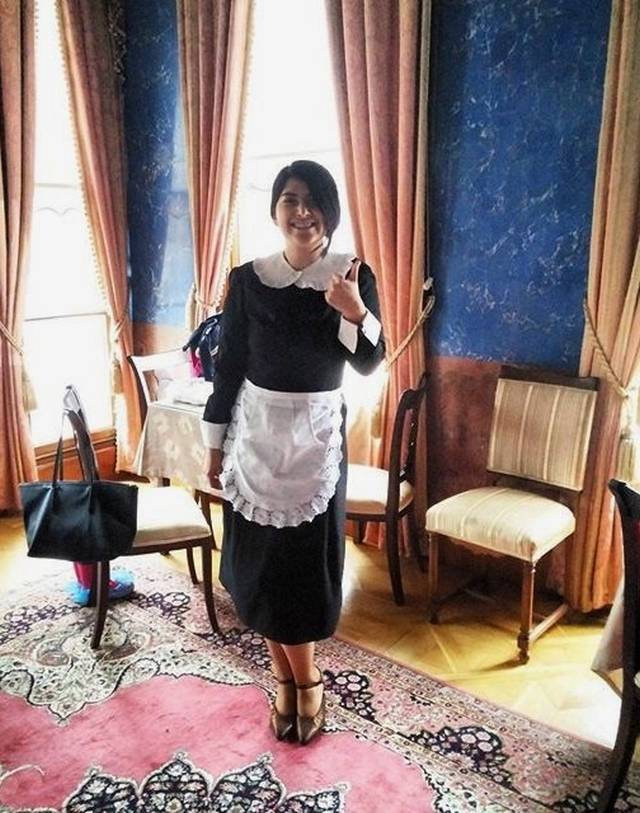 Praca pokoj&oacute;wki wymaga odpowiedzialności, dyscypliny oraz noszenia uniformu składającego się z sukienki i fartuszka